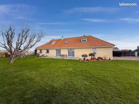 maison 8 pièces 157 m²