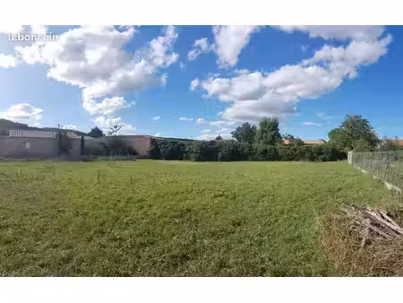 terrain 750 m² nans les pins