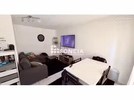beau t2 de 41 45 m2 en rez de jardin  avec terrasse  parking en sous sol  vendu libre d oc