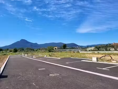 vente terrain 640 m² à la crau (83260)  260 000 €