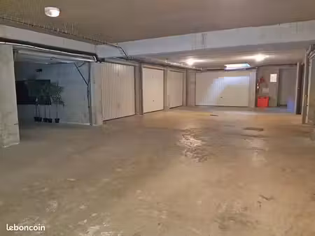 parking/box 1 pièce 14 m²