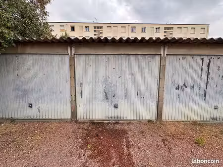 parking/box 17 m² roanne