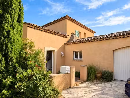 villa proche village