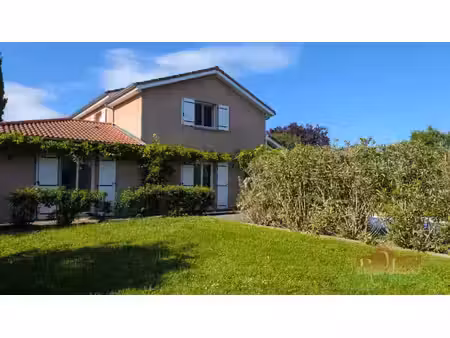 maison de luxe à vendre à chuzelles