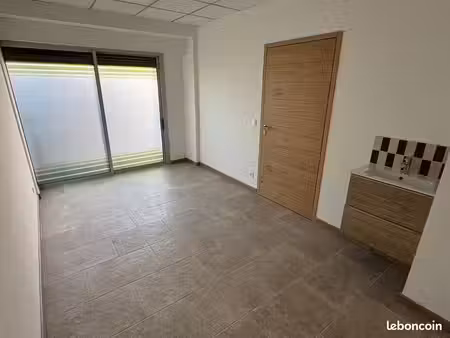 bureau paramédical de 13 m² à louer – fréjus – 610 / mois