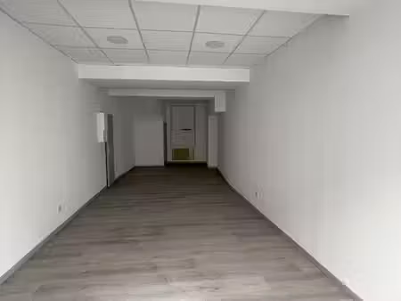 boutique 25 m² st maximin la ste baume