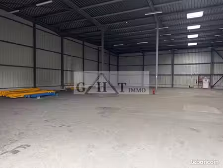 local industriel 1 300 m²
