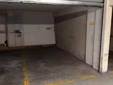 place de parking sécurisée