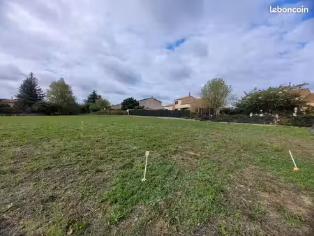 terrain à bâtir 885 m² viabilisé – plein centre alzonne (au calme)