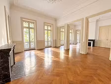 location appartement 5 pièces 175 m² à nimes (30000)  1 350 €