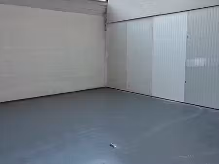 local professionnel de 20 à 50 m2 à bobigny - accès monte-charge