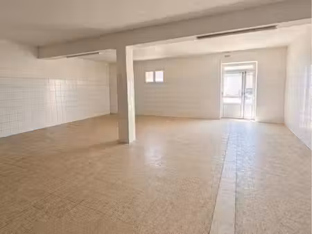 local commercial ( travaux à prévoir )