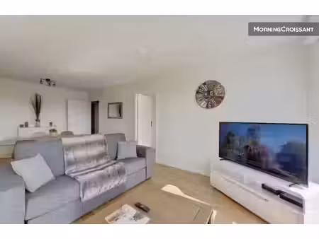 location meublée appartement 3 pièces 66 m² à la plaine saint denis (93210)  2 357 €