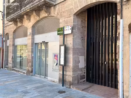 local commercial ou professionnel de 110m2 avec belle visibilité sur axe passant