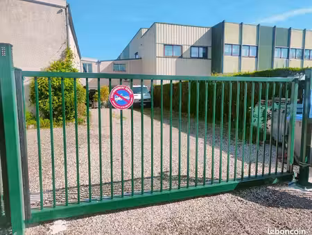 local entrepôt et bureaux 400m2