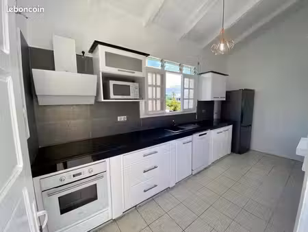 haut de villa meublé + vu mer + citerne + garage