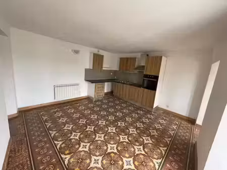 location appartement 4 pièces 72.29 m² à saint-bres (30500)  655 €