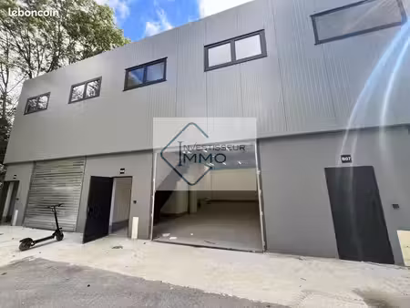 local d'activité 210 m²