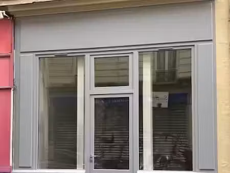local commercial centre ville climatise sanitaires 6ml de vitrine