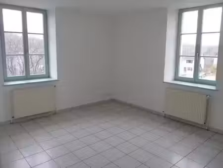 location appartement 3 pièces 72 m² à vy-lès-filain (70230)  420 €