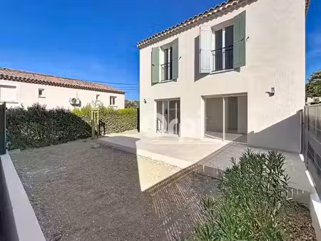 location villa 4 pièces 98 m² à la fare-les-oliviers (13580)  1 590 €