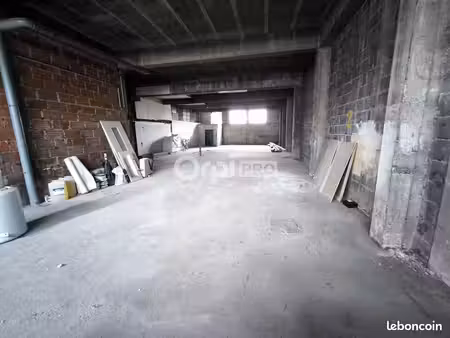 local d'activité 210 m²