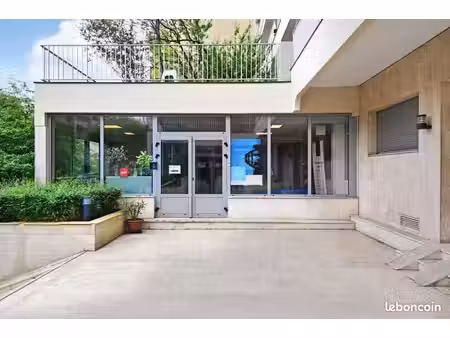 bureau 882 m²