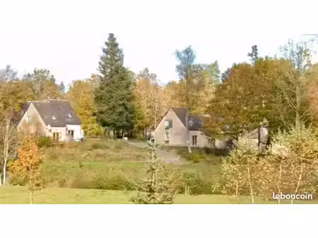 ensemble immobilier de 8 gîtes – 4 gîtes loués – 4 à rénover – 165000 euros