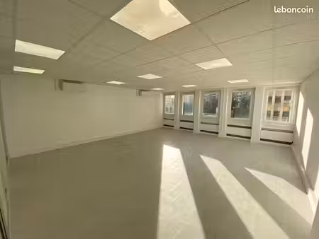 bureaux a louer - 51.62m² - métro créteil - l'échat sur la ligne 8 à 150 mètres