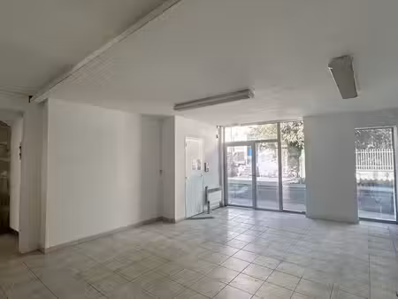 local commercial 98 m² saintes