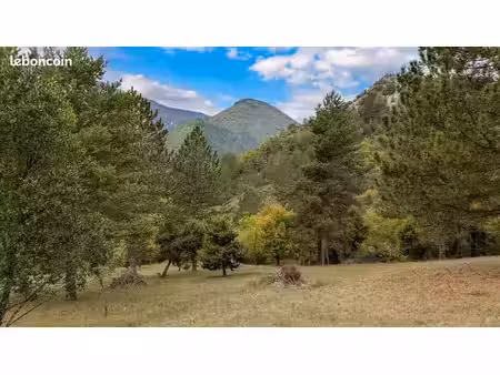 grand terrain constructible avec vues