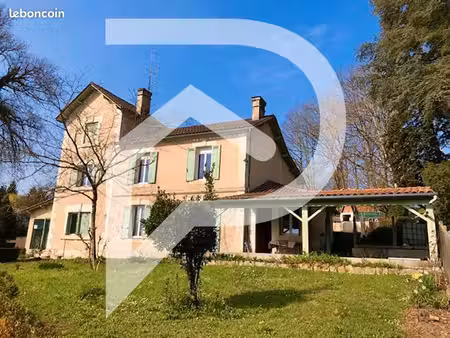 maison de ville 8 pièces 154 m²