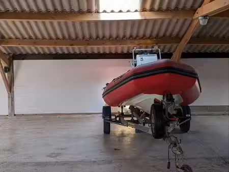 hangar fermé stockage  hivernage 24/24h