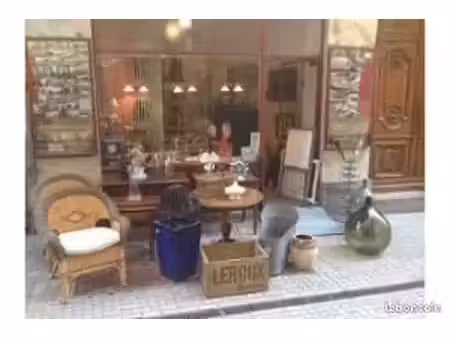 a louer local commercial sommieres 180m3 rue commercante centrale