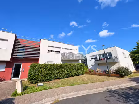 appartement t2 avec extérieur et place de parking - artigues