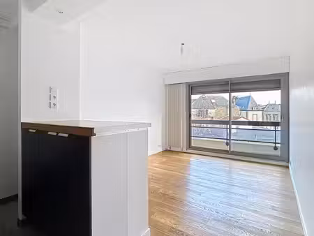 f1 bis avec balcon et parking - banque de france