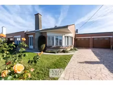 plain pied 4 chambres double garage et beau jardin