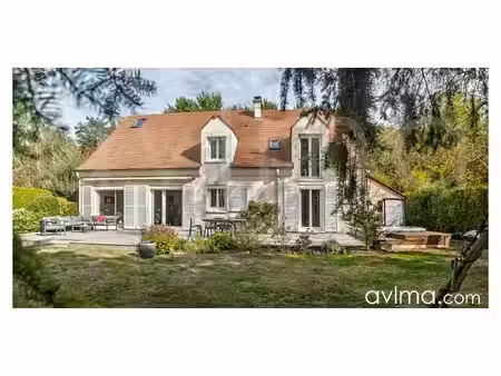 belle maison familiale sur un terrain de 905m2 avec jacuzzi