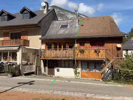 belle petite maison avec balcon et vue dégagée - au coeur du village de st pierre d’entrem