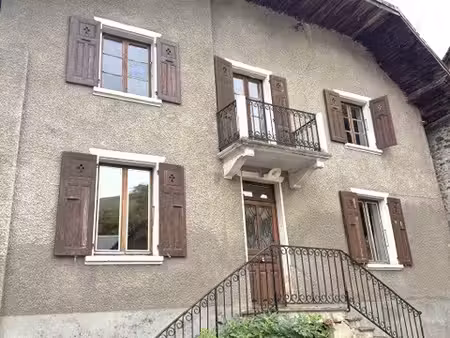 tenement immobilier : maison t5 + batiment