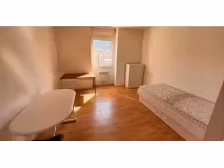 location appartement 1 pièce 23 m² à mazamet (81200)  300 €