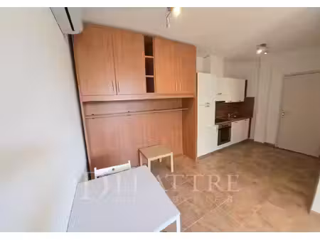 grasse – joli studio d’angle avec balcon et 2 places de parking
