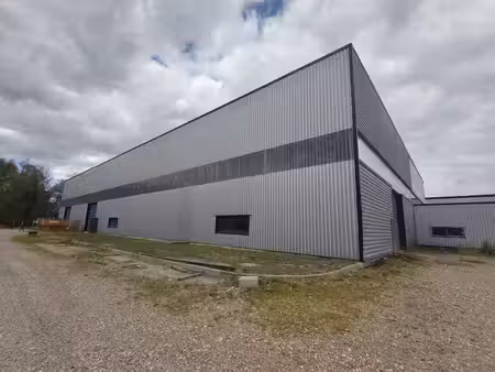 location locaux professionnels 2 pièces 2000 m² à sainte-hélène-du-lac (73800)  19 800 €