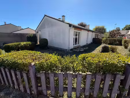 maison de plain-pied avec jardin et garage