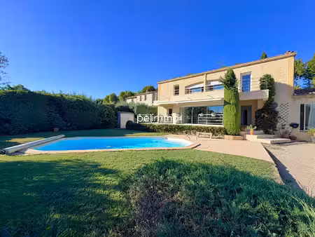 maison d'architecte avec piscine au coeur de grans - 203m² / 1 130m²