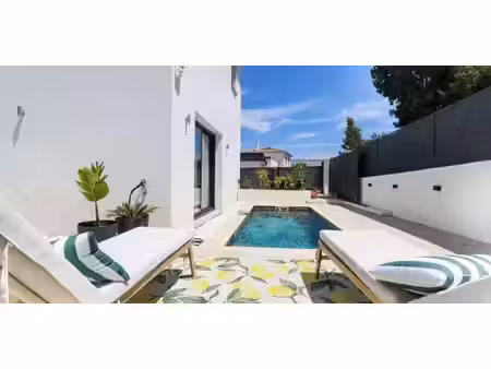 maison avec piscine et terrasse la garde (83)
