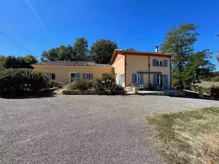 propriete renovee avec garage et piscine sur 5150 m²
