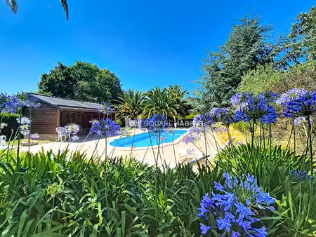 plourivo  belle bâtisse en pierres avec piscine chauffée