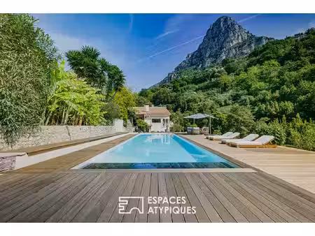 propriété avec piscine en pleine nature à vence