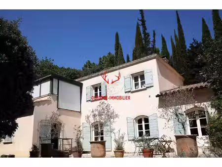 villa au charme provençal avec piscine et bois privé